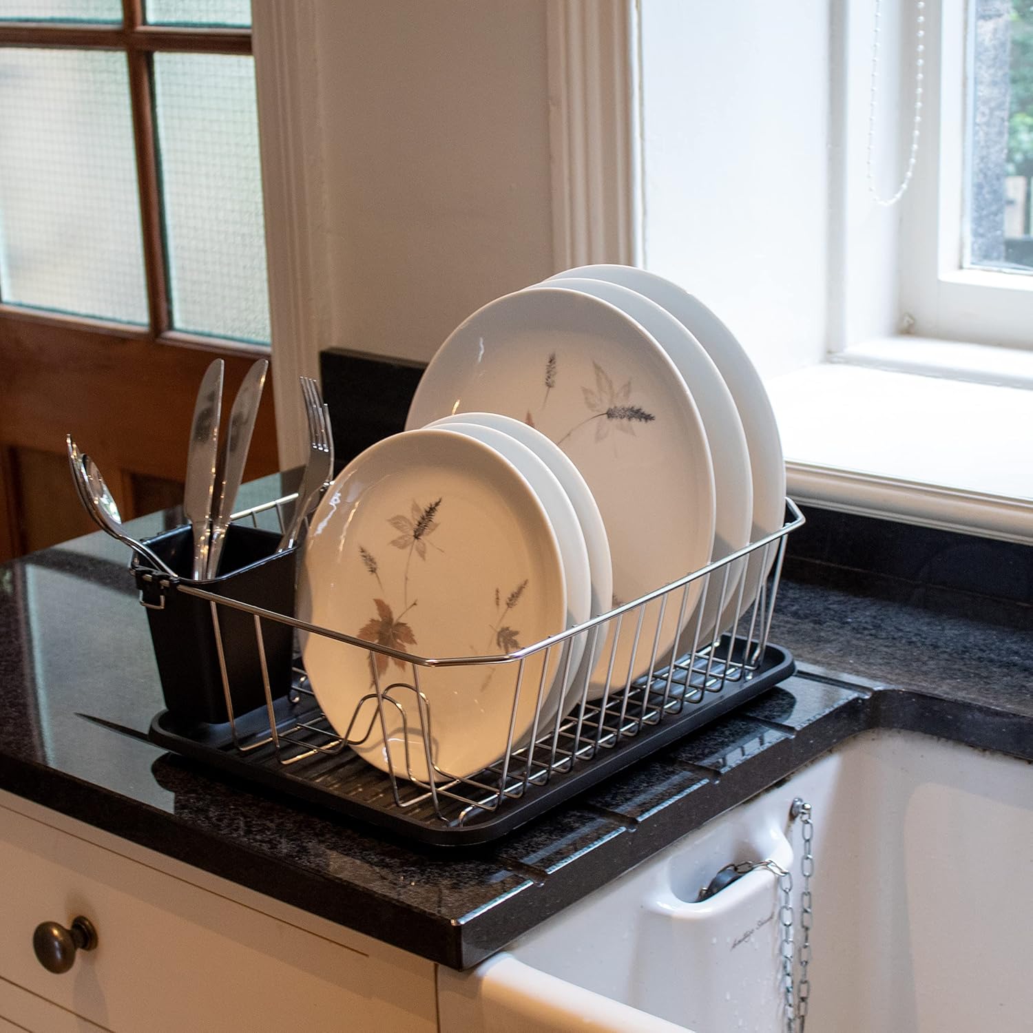 FurnitureXtra Elegant Dish Drainer – Black Drip Tray with Cutlery Holder